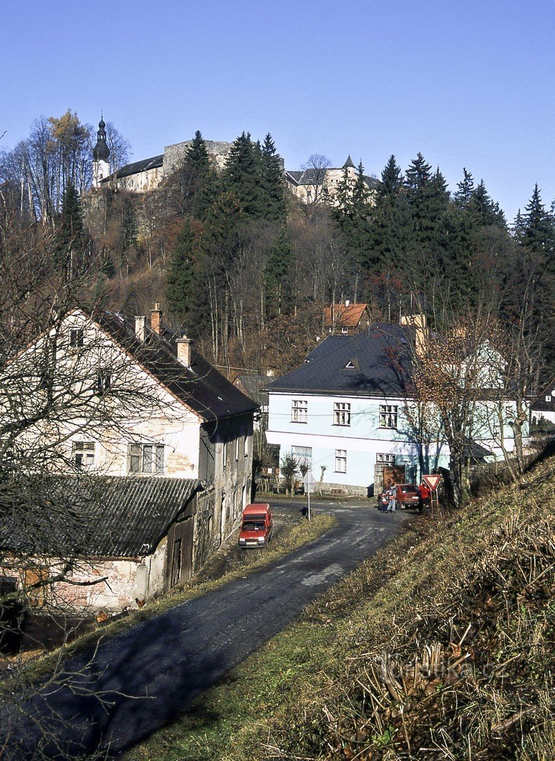 Vom Bahnhof in Branná