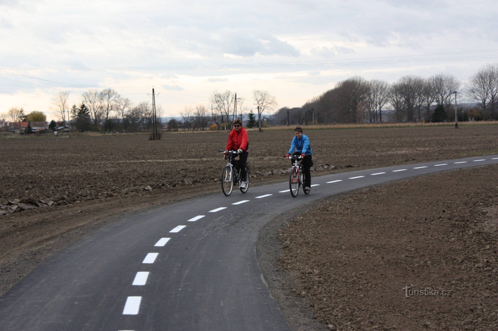 沿着自行车道从 Němčice 到 vrchoslavice