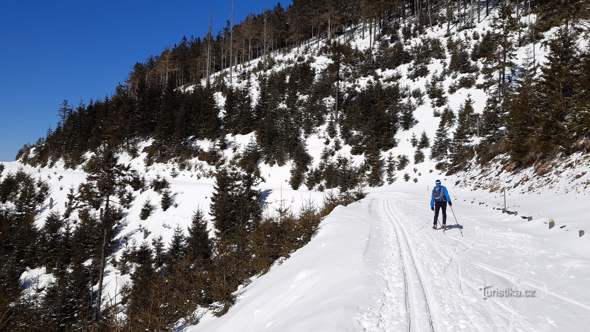 Катание на беговых лыжах из Сламенки обратно в Долни Мораву