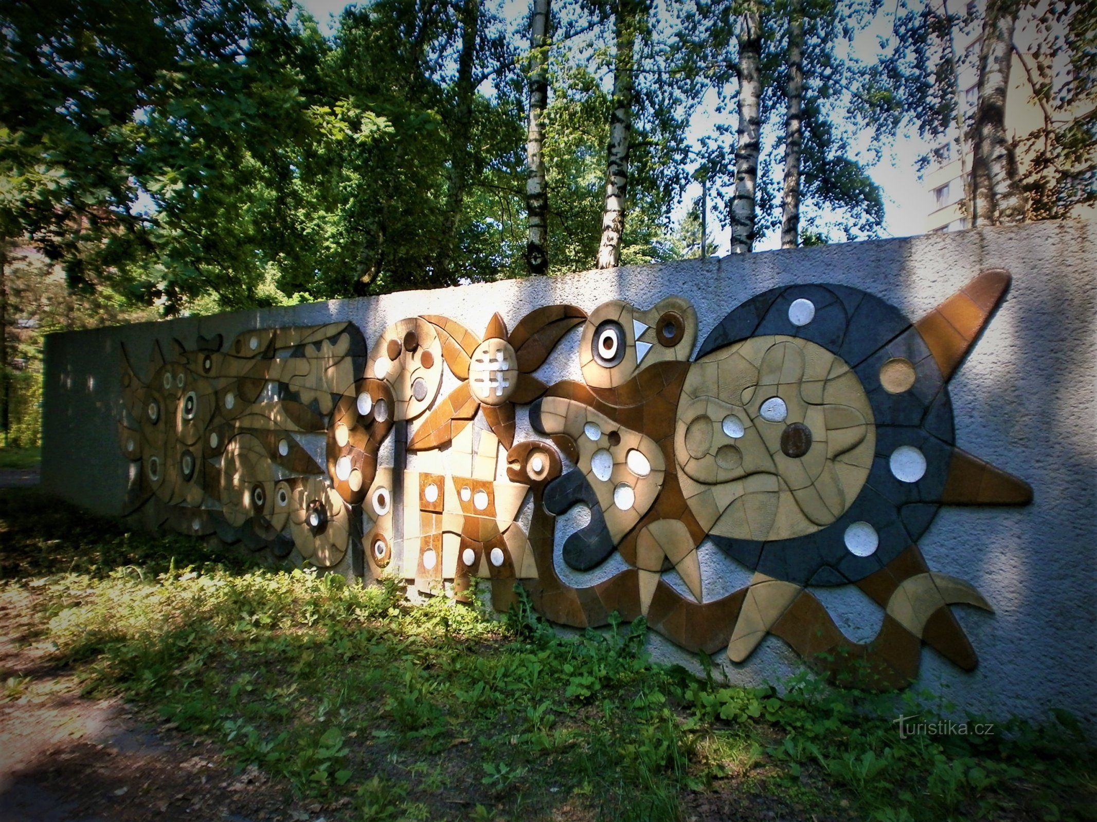 De la source sainte via le chemin de croix à Starobělské Lourdes