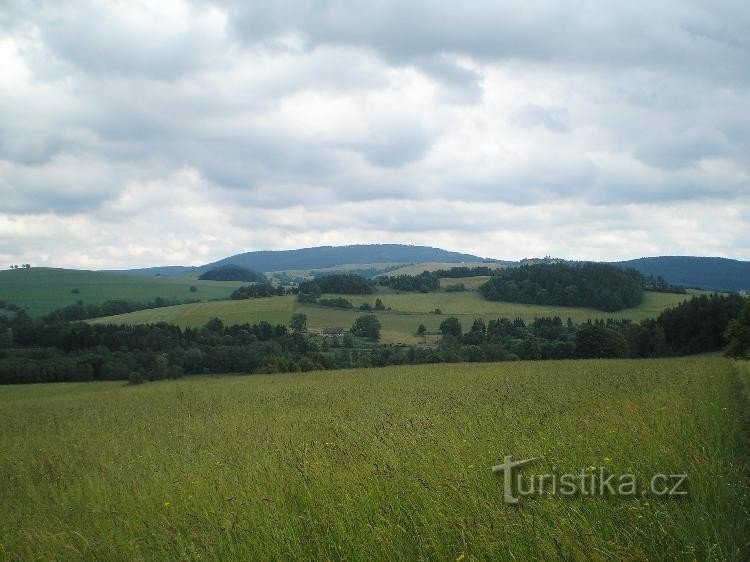 von der Spitze von Roudného: Jeřáb - der höchste Punkt des Hanušovicer Berglandes