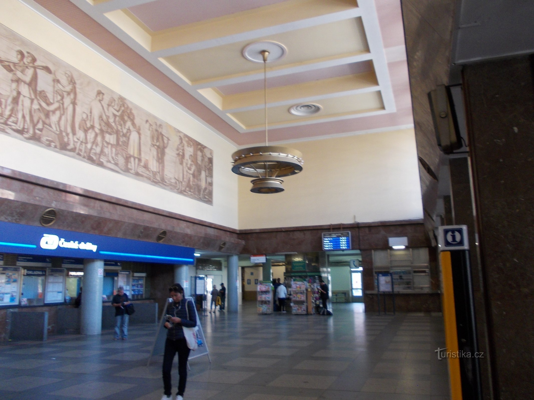 check-in hall