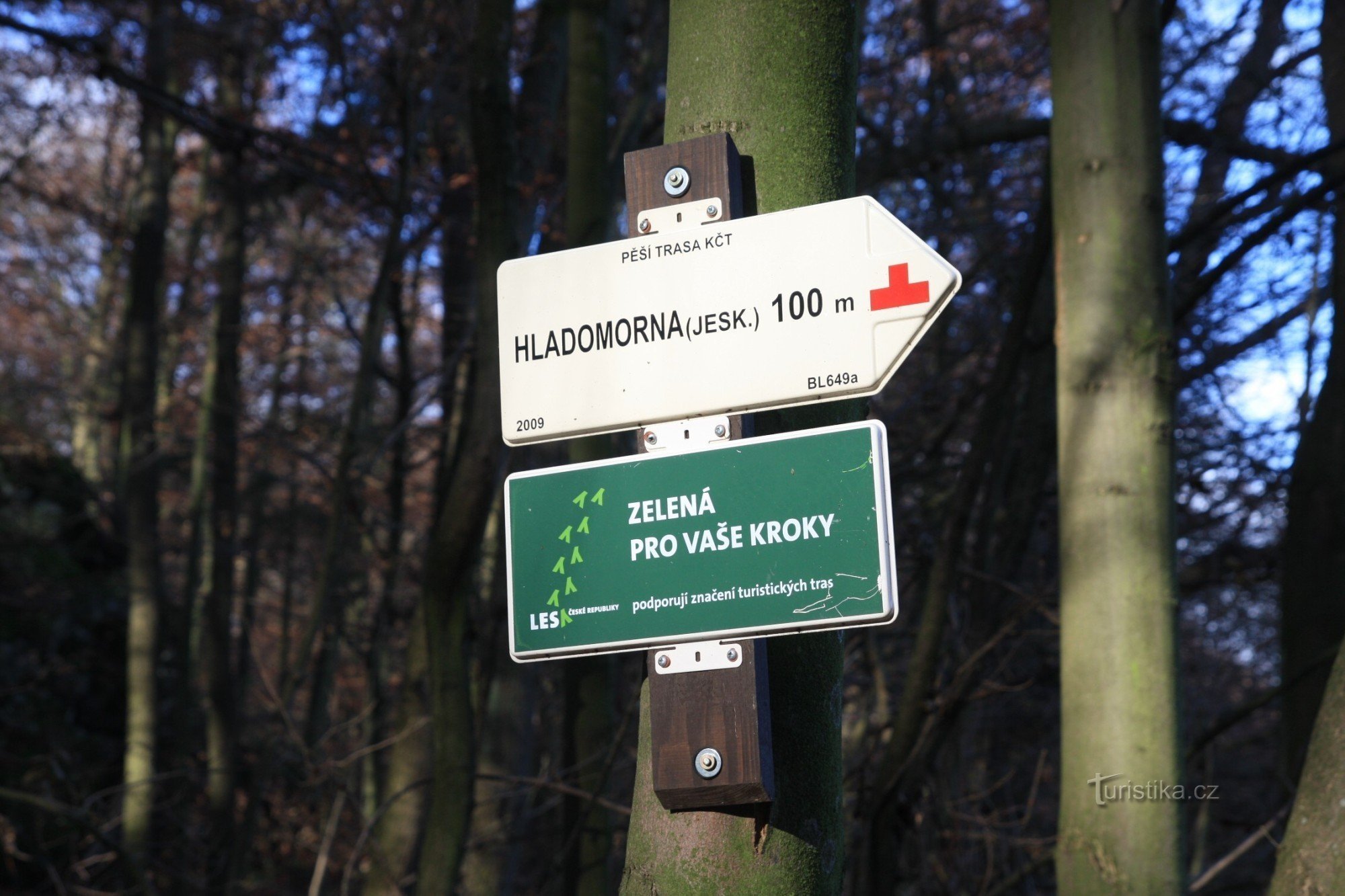 Abstecher zur Höhle vom Wanderweg