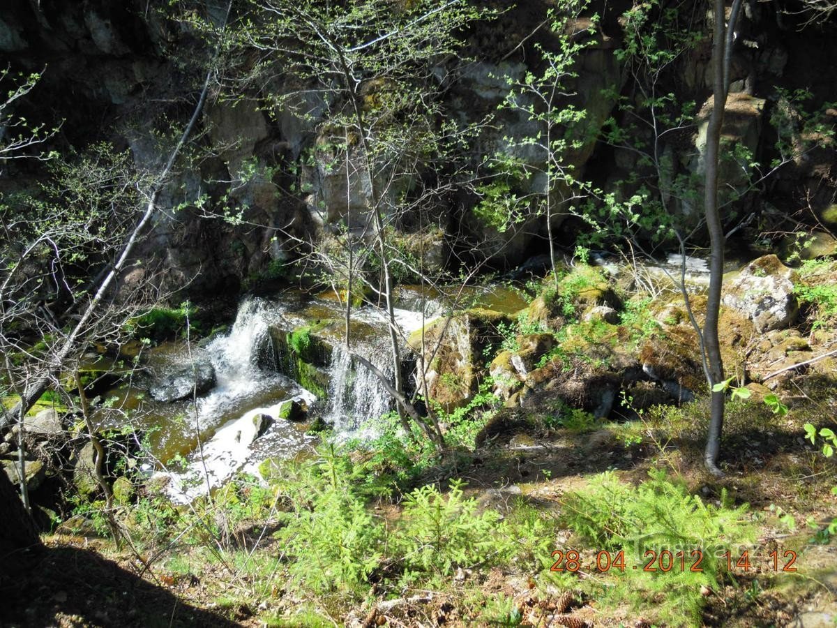 Odlezel 湖、Potvorovský の丘 (地域: Pl​​zeňský、地区: Plzeň-sever)