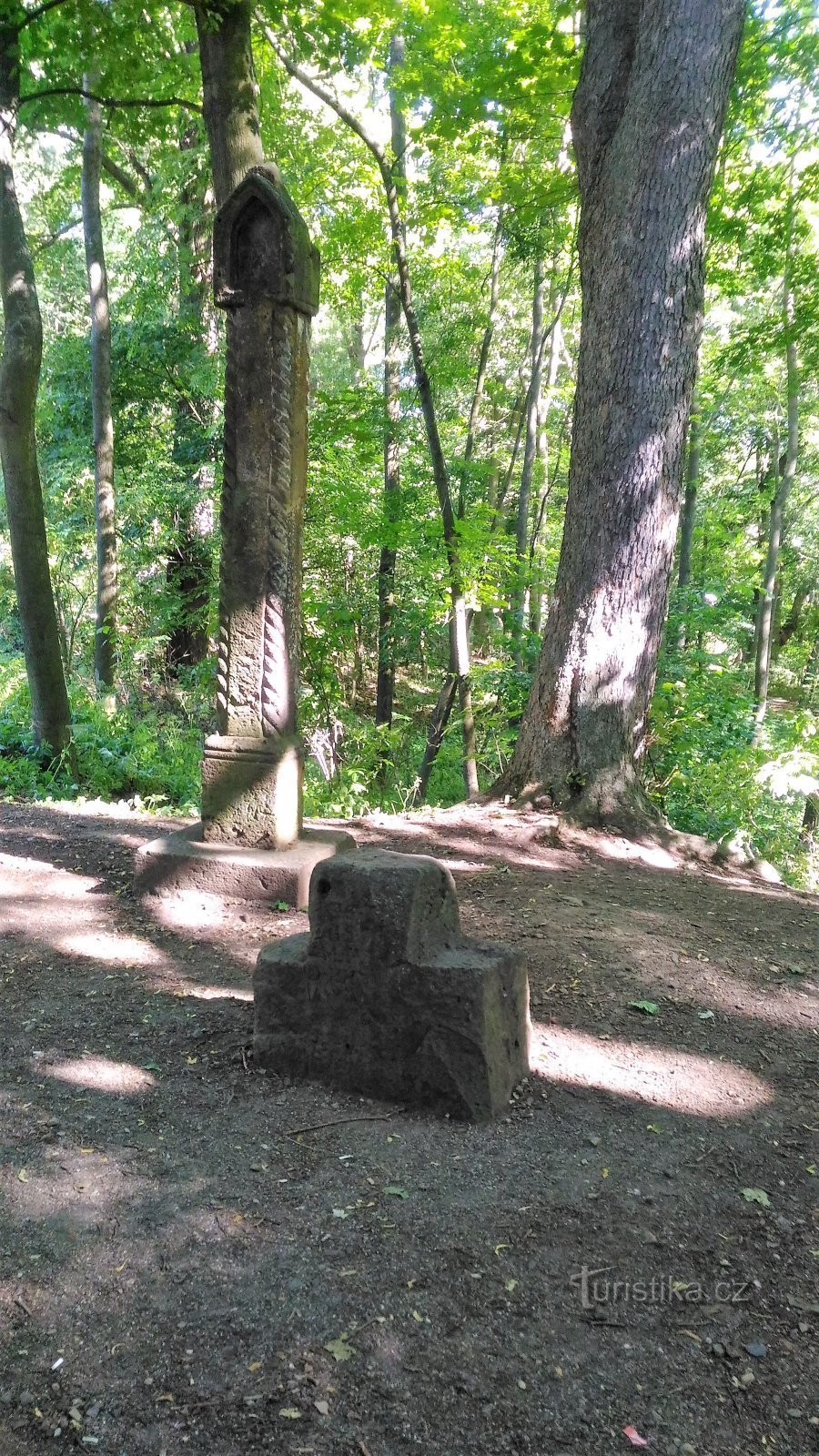 Piedra en reposo en el castillo de Hasištejn.