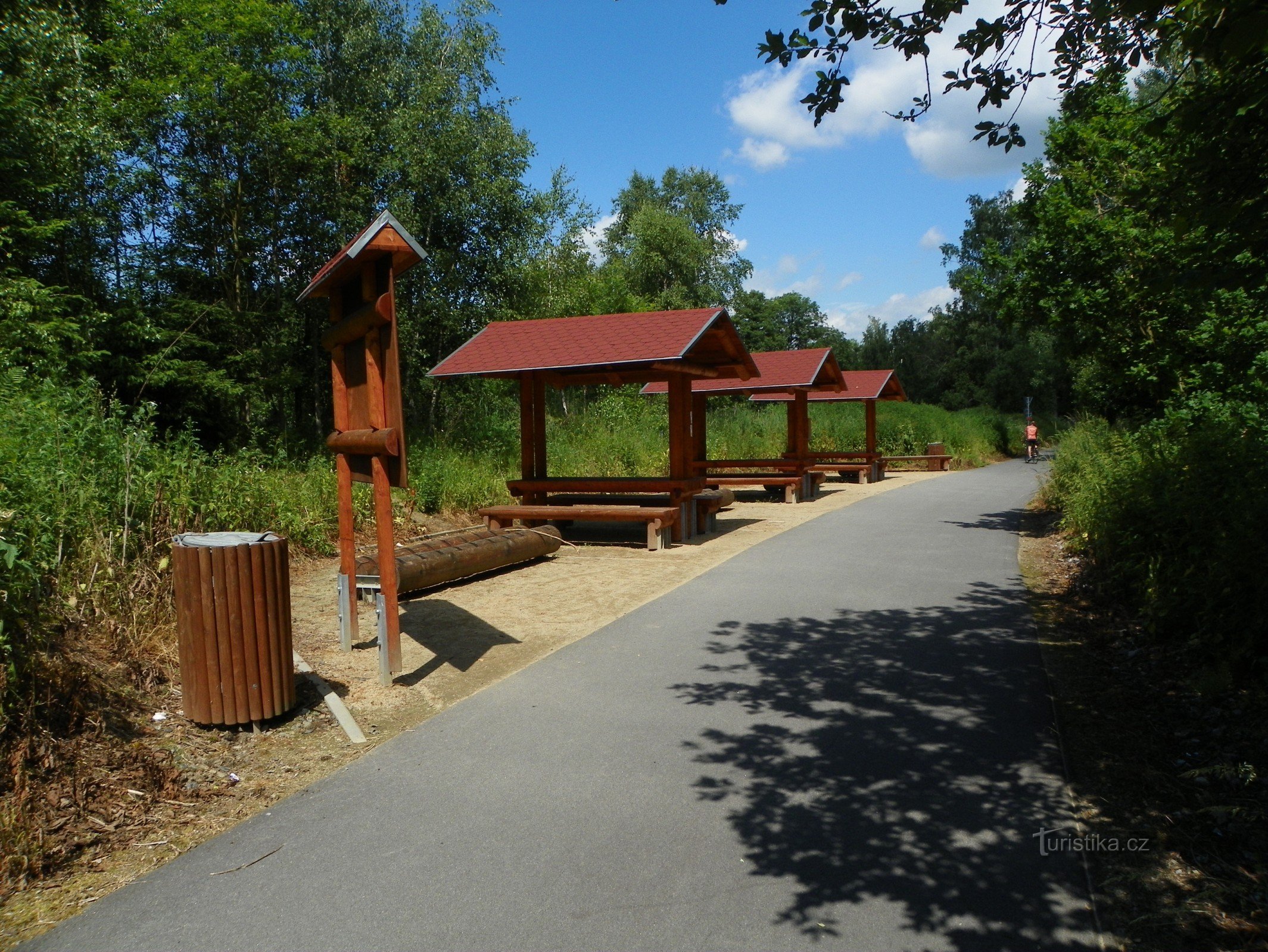 Rest area on the cycle path near Ronov