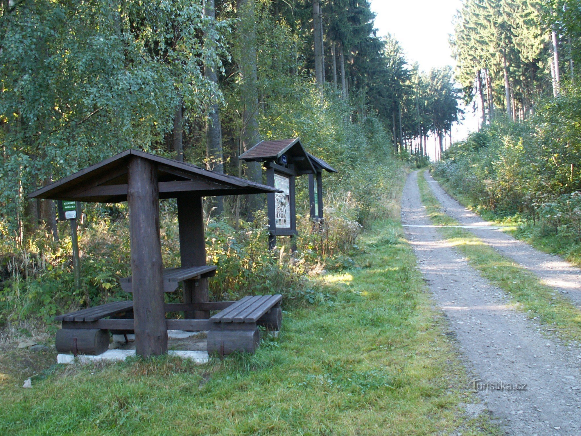 Aire de repos au début du sentier