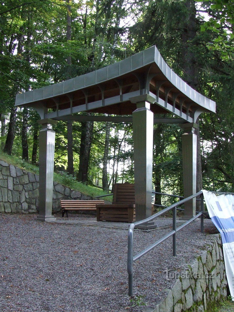 Aire de repos au Mémorial polonais