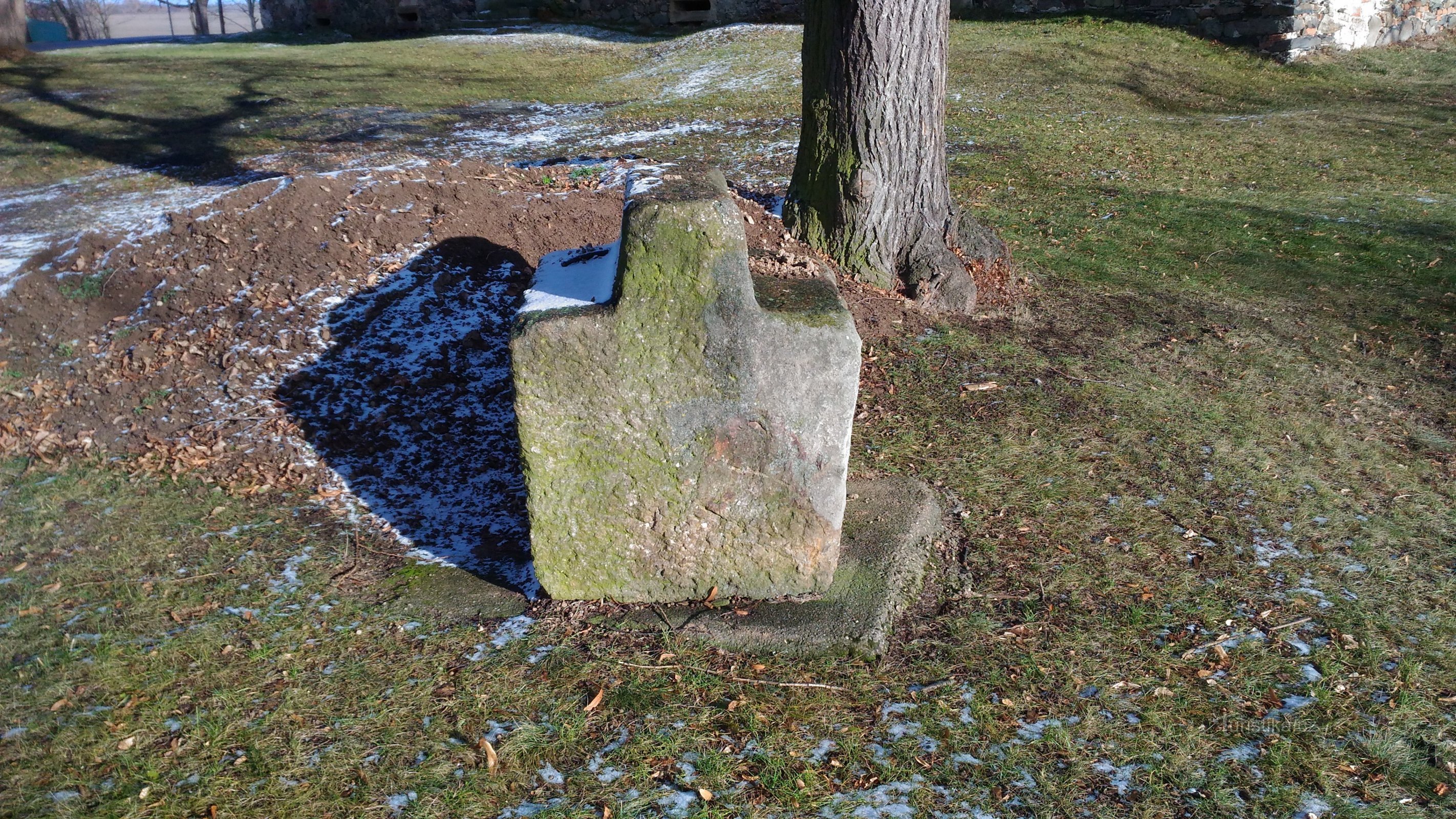 Odpočivný kámen v Mašťově.