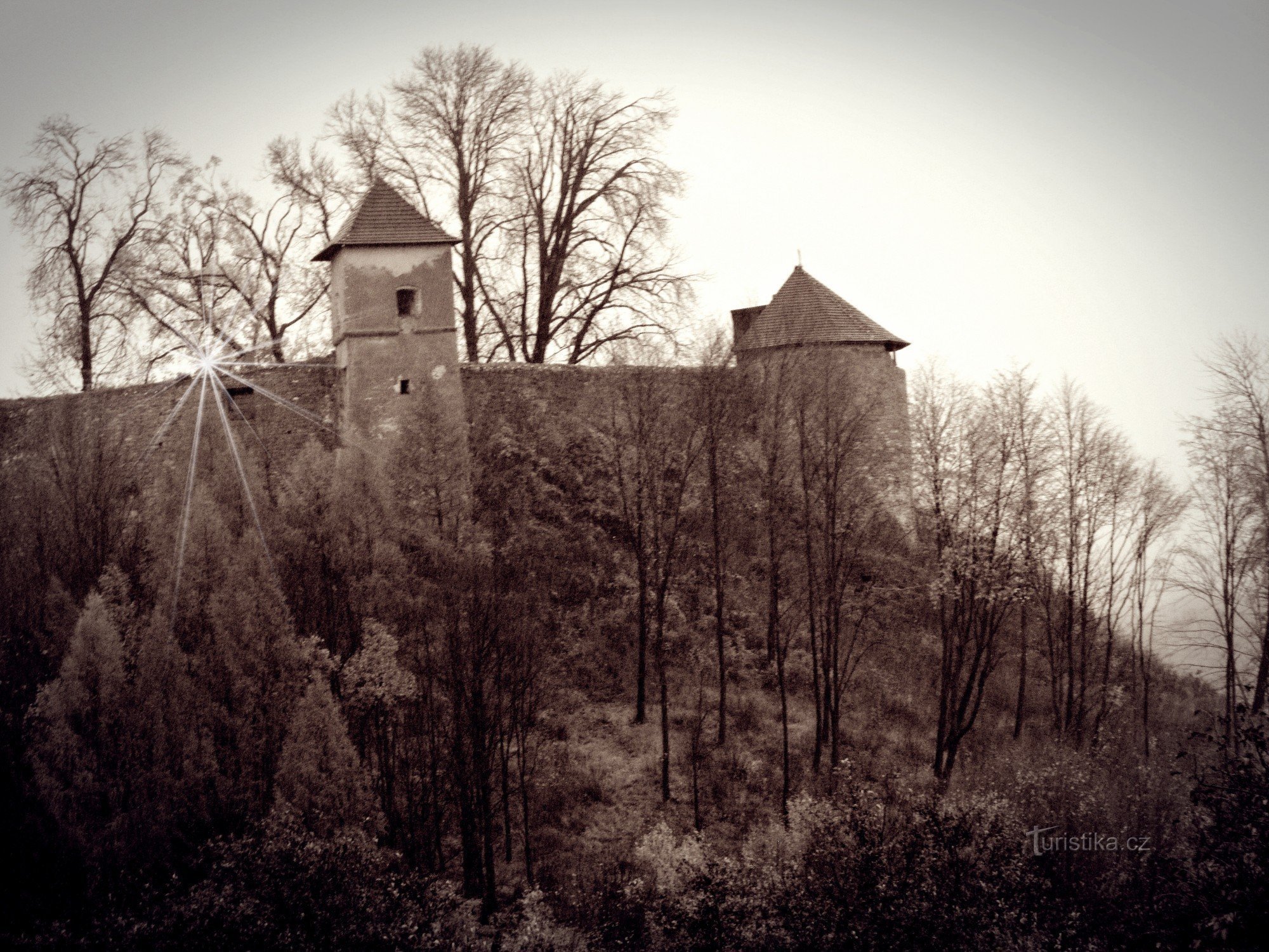 Una finestra dalla storia del Castello di Brumova