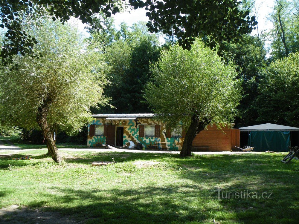 Le bord du camp de scouts.