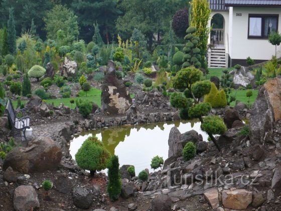 Okrasna hortikultura in mini arboretum v Staříču