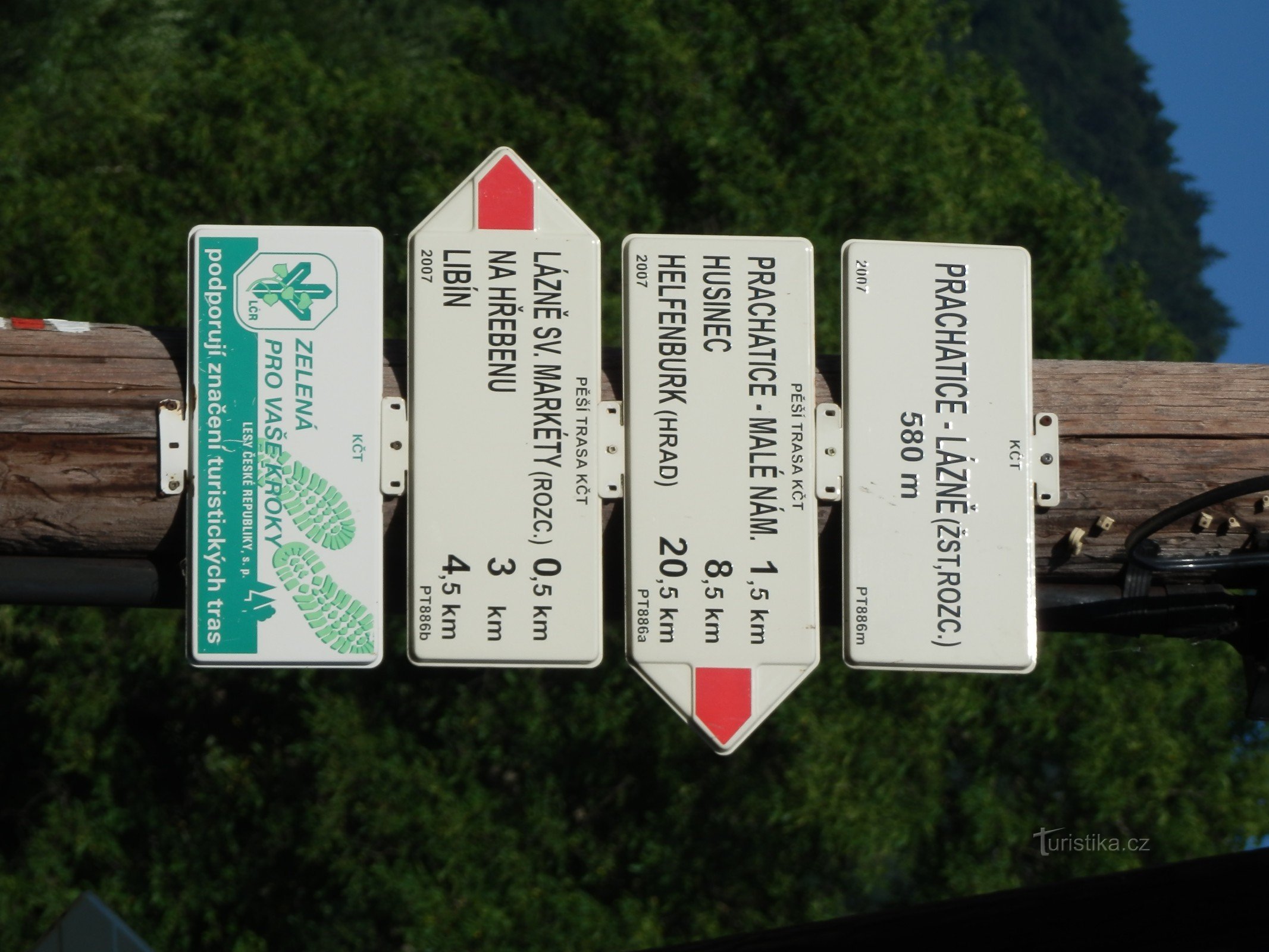 Prachatice 周辺のサーキット - リビン、リビンスケ セドロ、ドブラ ヴォダ、ザブラティを通る