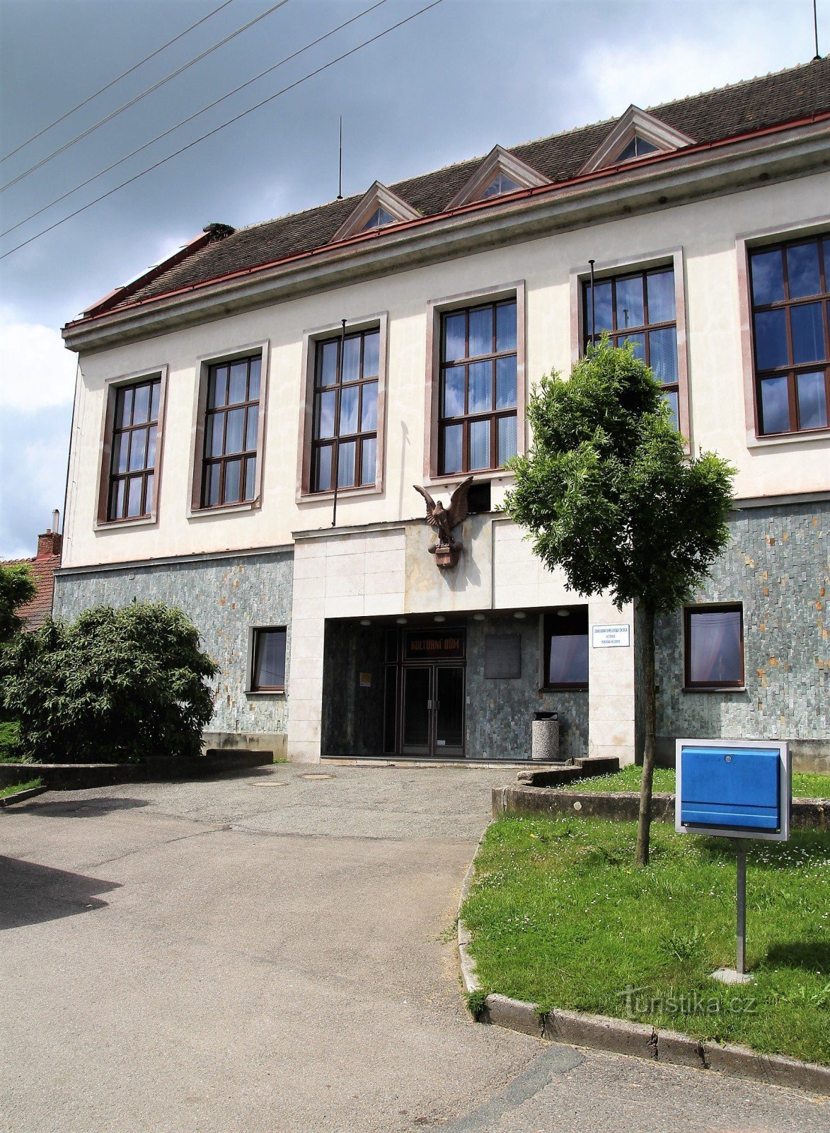Olešnice - Kultúrház - solymászat