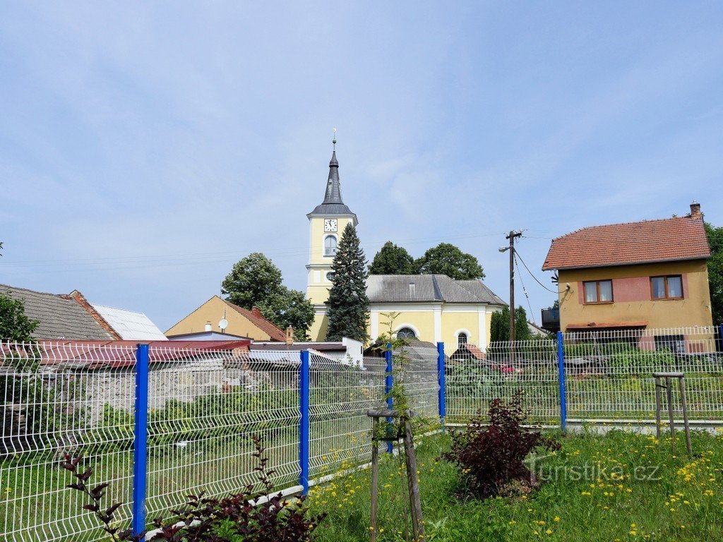 Olešnice, utsikt över den evangeliska kyrkan från söder