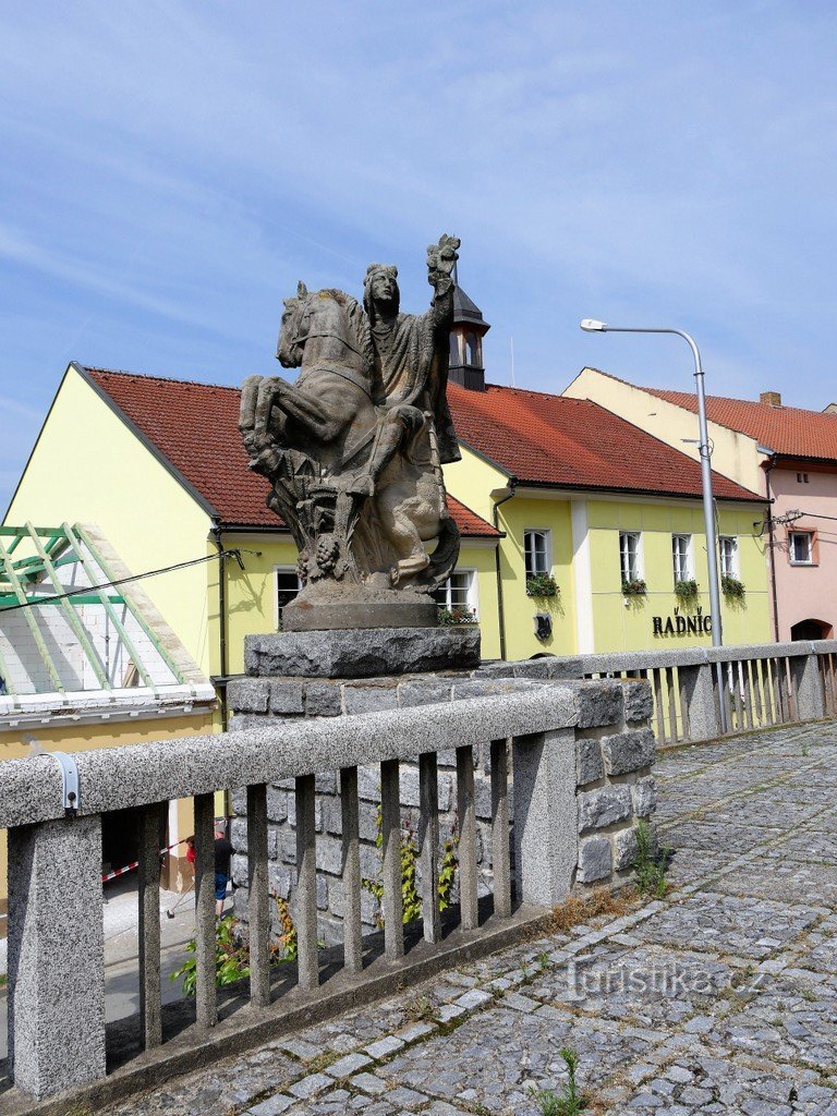 Olešnice, statuia Sf. Wenceslas