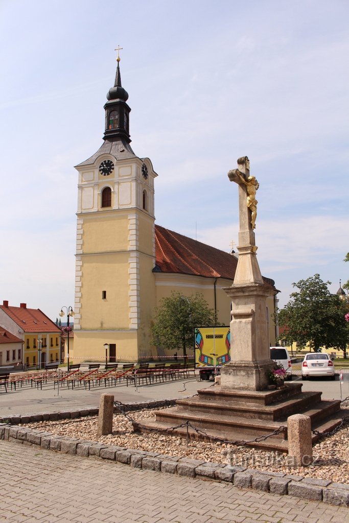 Olešnice, östra fasaden av kyrkan St. Lawrence