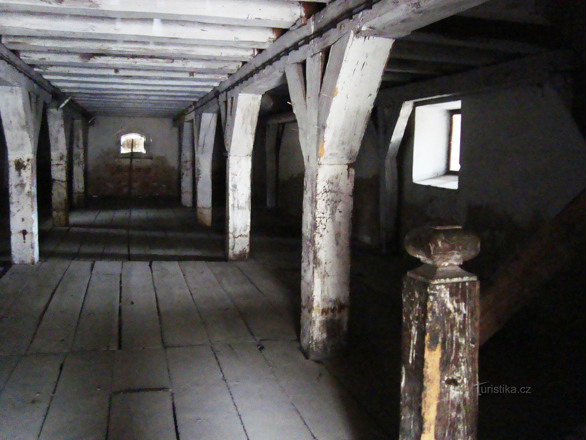 Olomouc-Bezručovy sady-Forteresse de la Couronne-salle d'eau baroque-intérieur-Photo : Ulrych Mir.