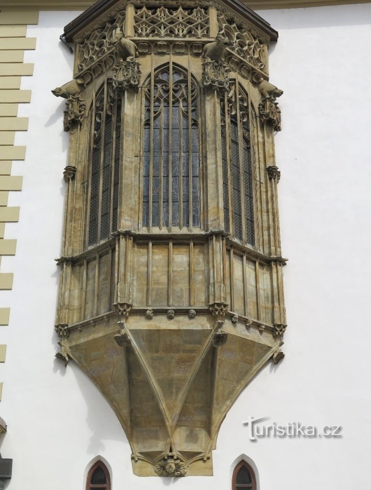 Olomouc - ventanal del ayuntamiento