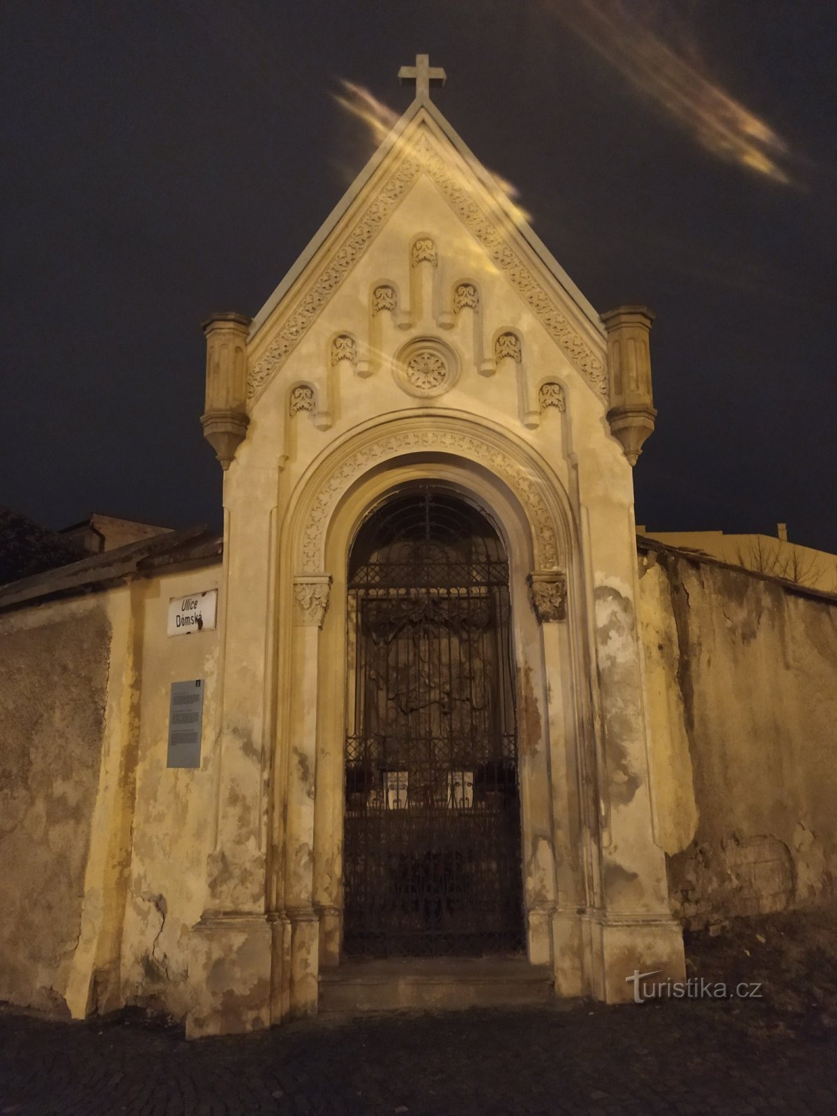 Olomouc, Praça Venceslau, Capela de Nossa Senhora do Cuidado