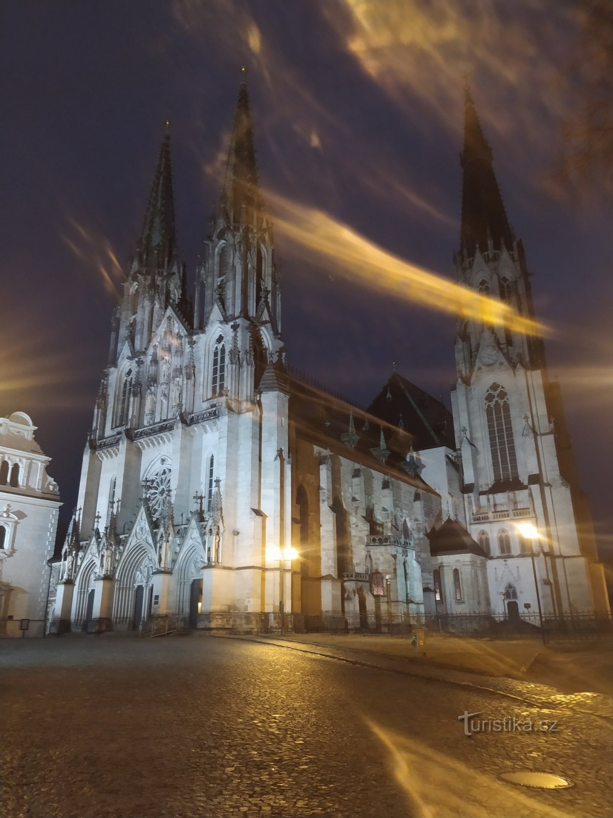 Olomouc, Venceslauksen aukio, Pyhän katedraali Wenceslas