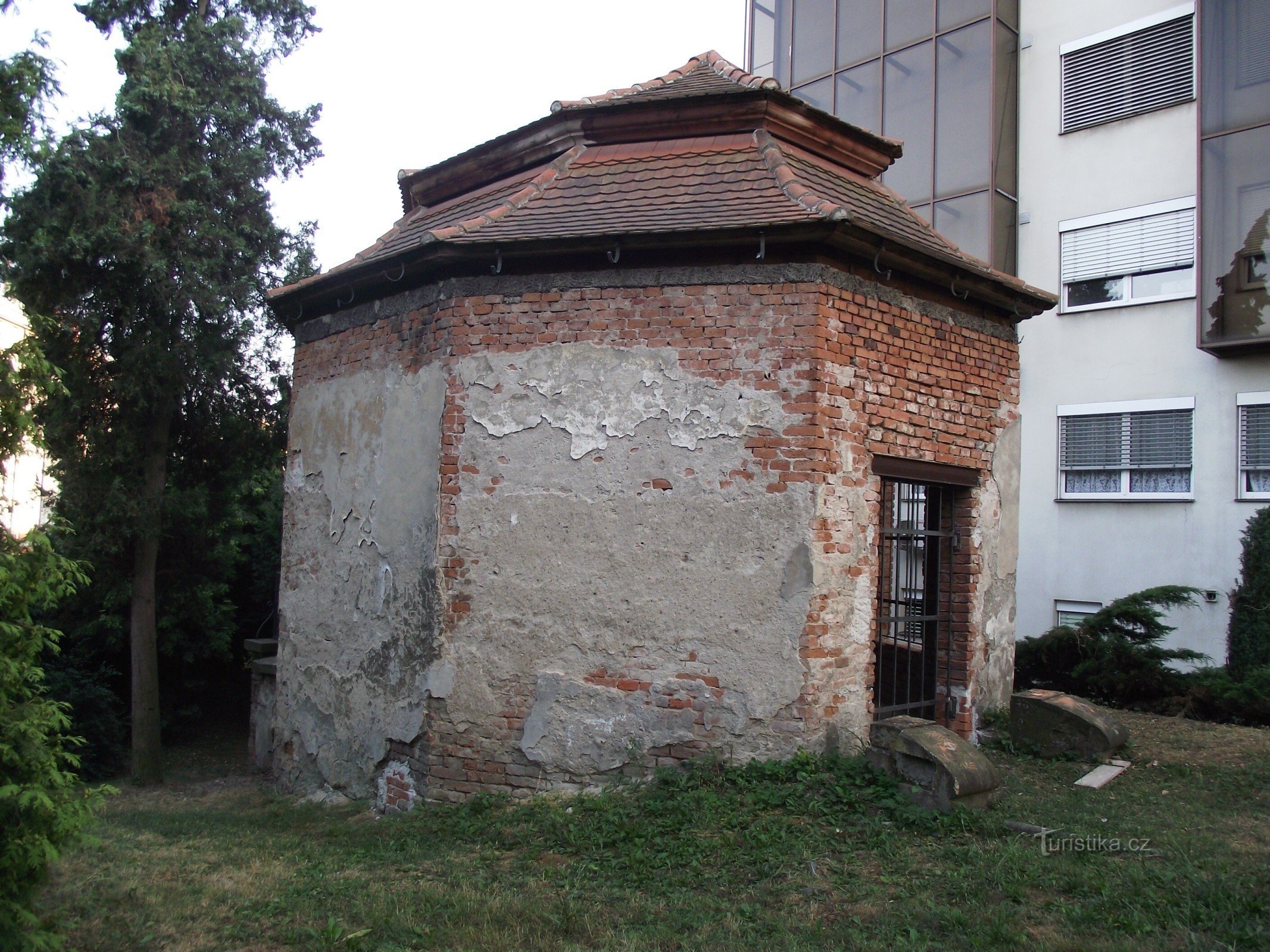 Olomouc - tonnelle de jardin ("Arbore" en FNOL)