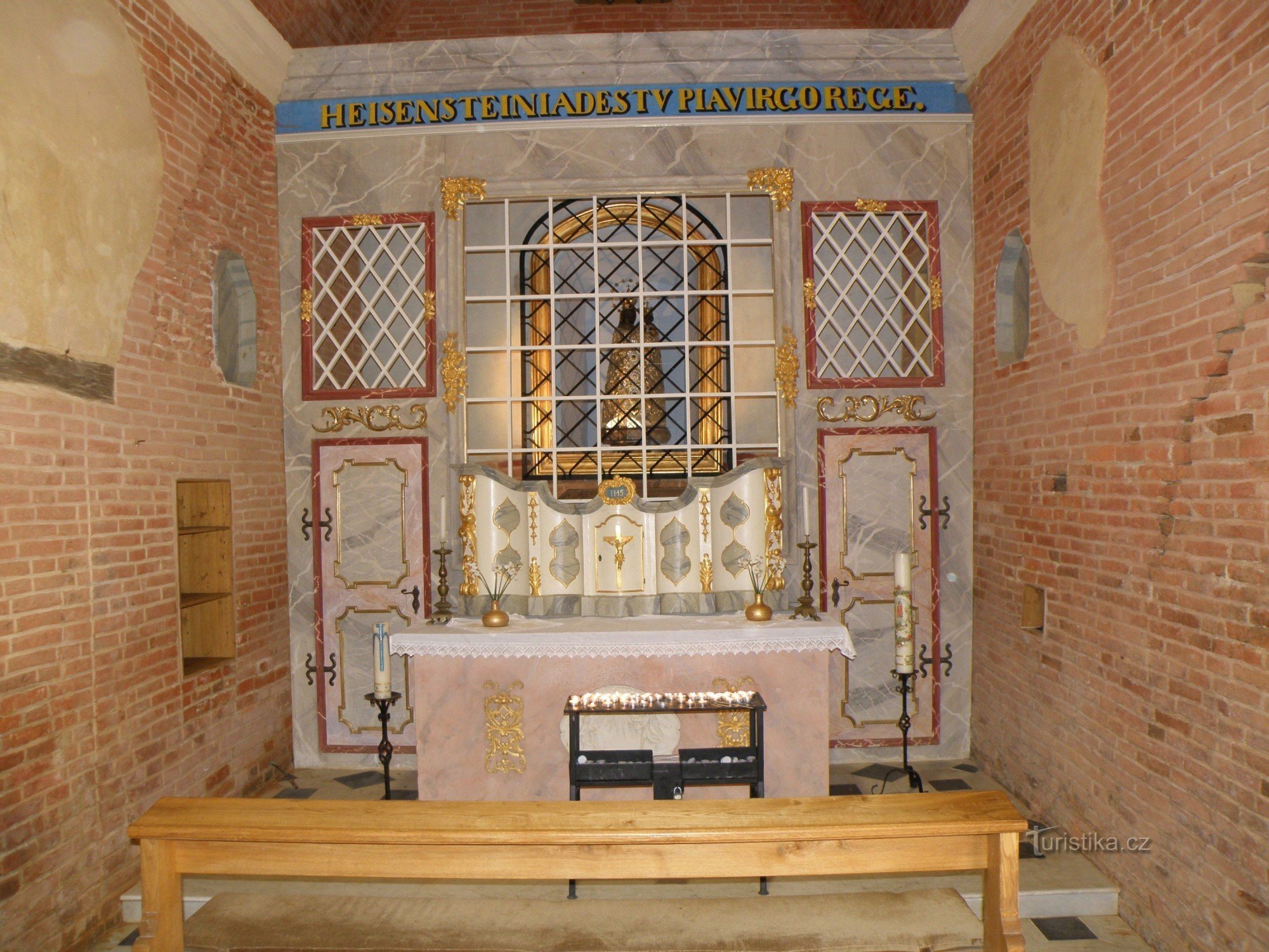礼拝堂の祭壇