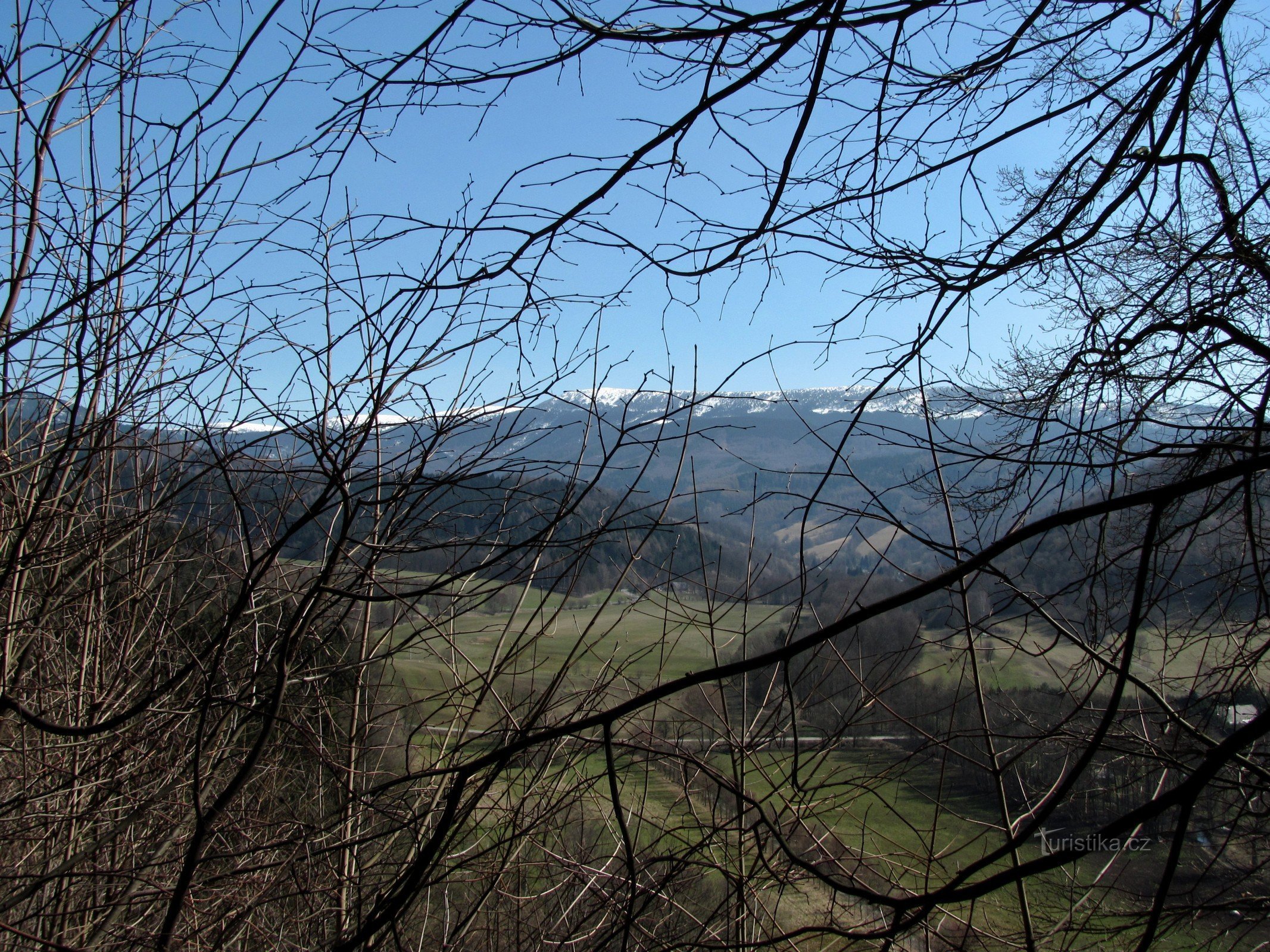 περιορισμένη θέα στα βουνά Jeseníky