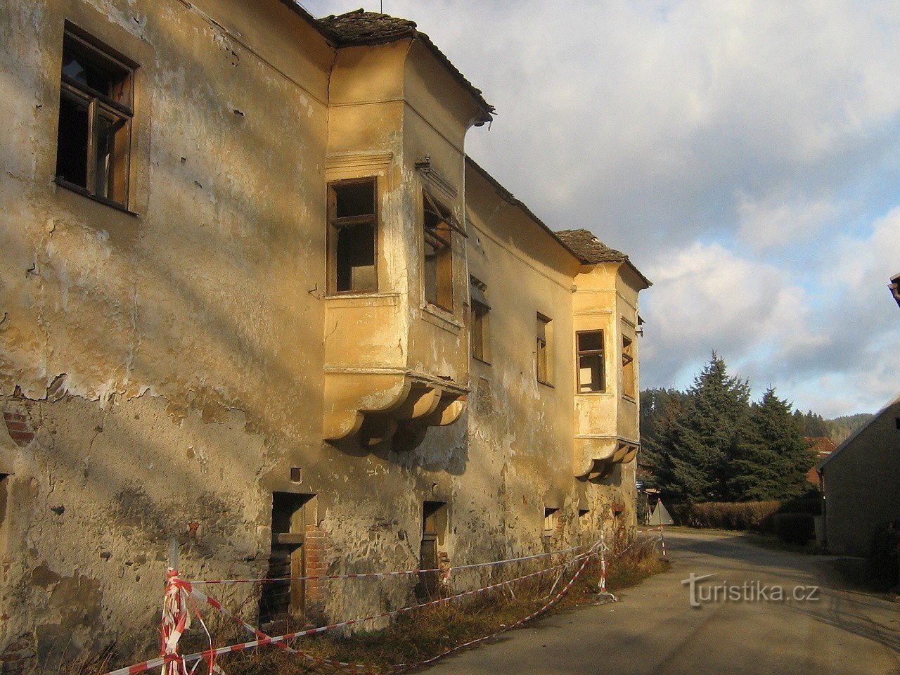 Omleničky - castillo poco antes de la demolición