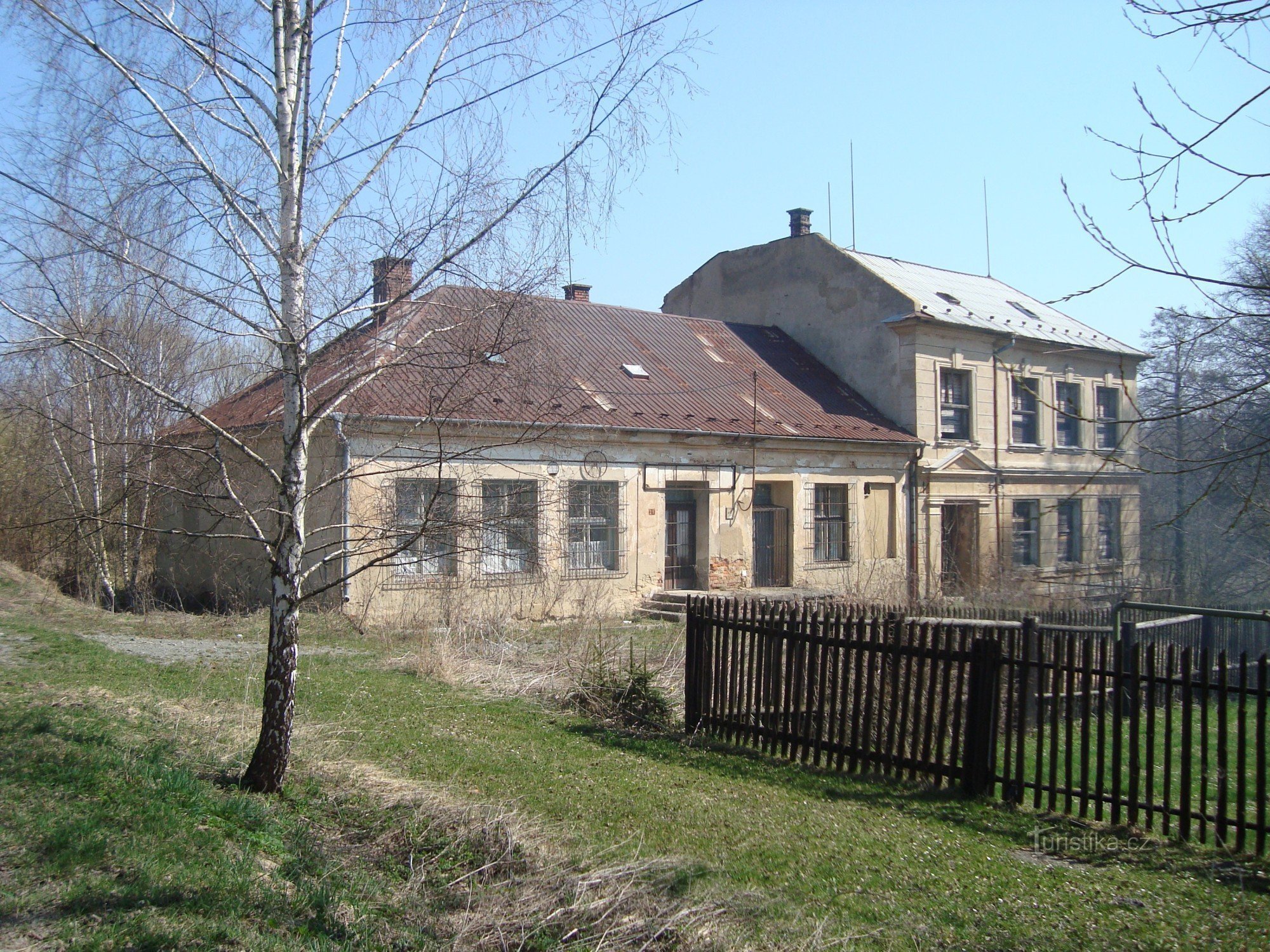 Ondrášov-ex scuola generale-Foto: Ulrych Mir.