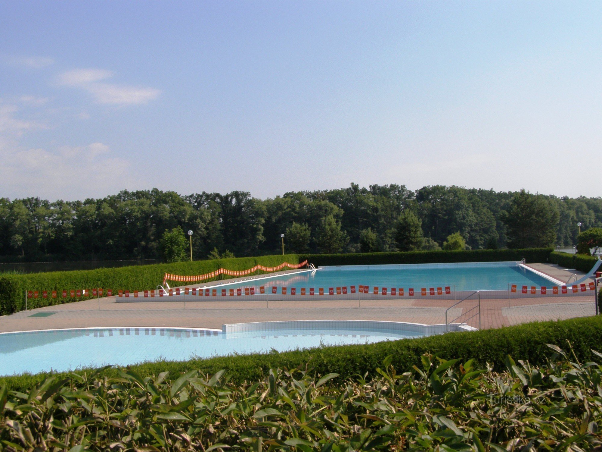 Opočno - Piscina e campeggio Broumar