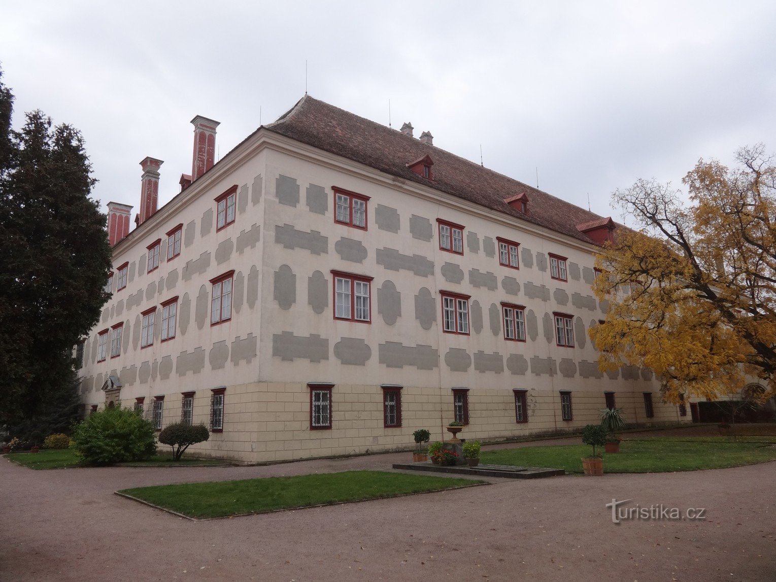 Opočno - ein Schloss und ein schöner Walnussbaum