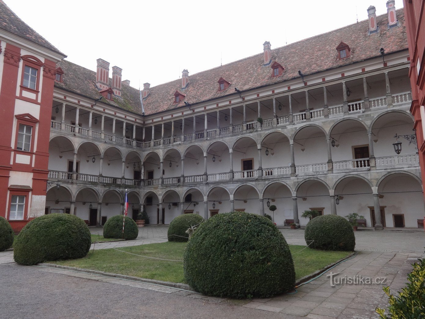 Opočno - um castelo e uma bela nogueira