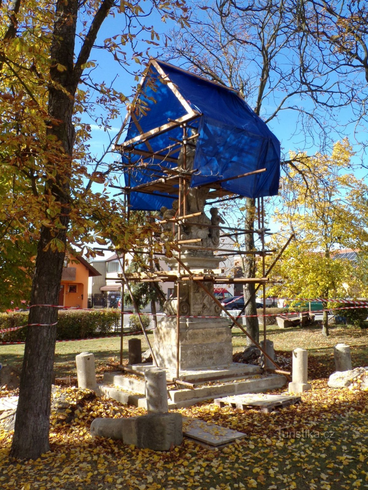 Reparatur der Statue von St. Johannes von Nepomuck (Sezemice, 20.10.2021)