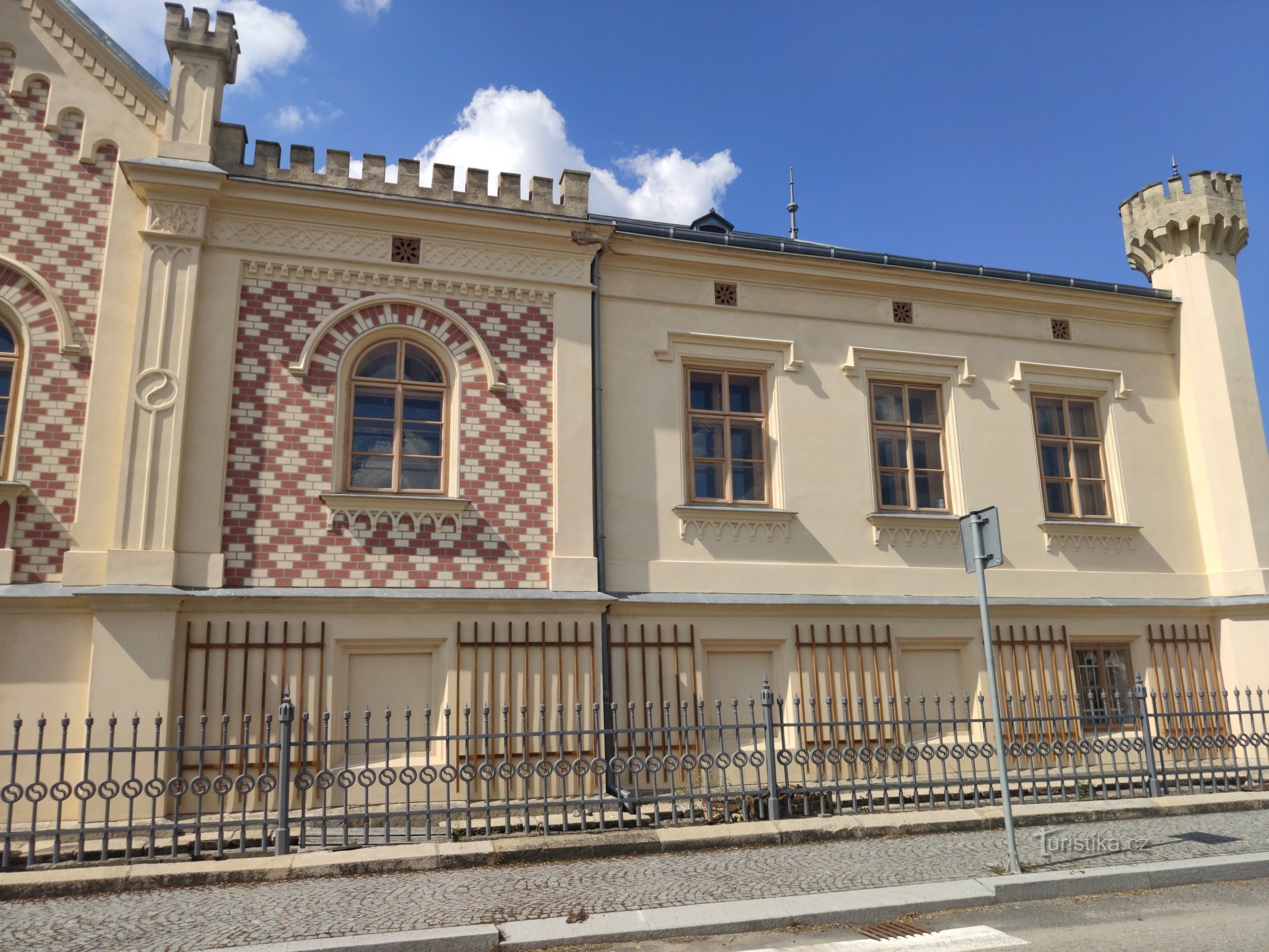 reparerad fasad på slottet augusti 2020