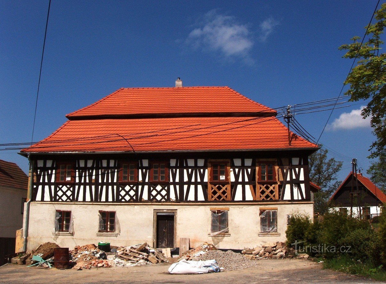 Casă istorică renovată în Kostelní Bríza