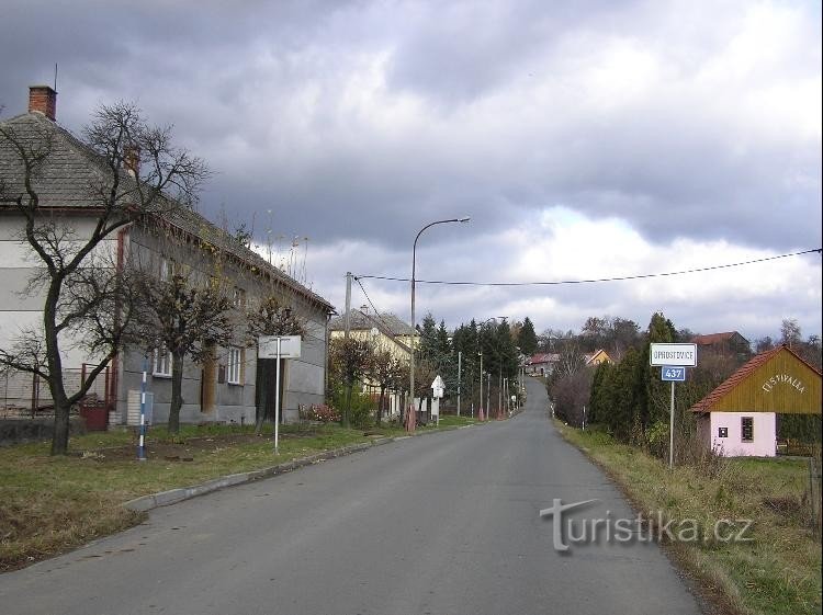 Oprostovice: Die Straße von Lhotsk