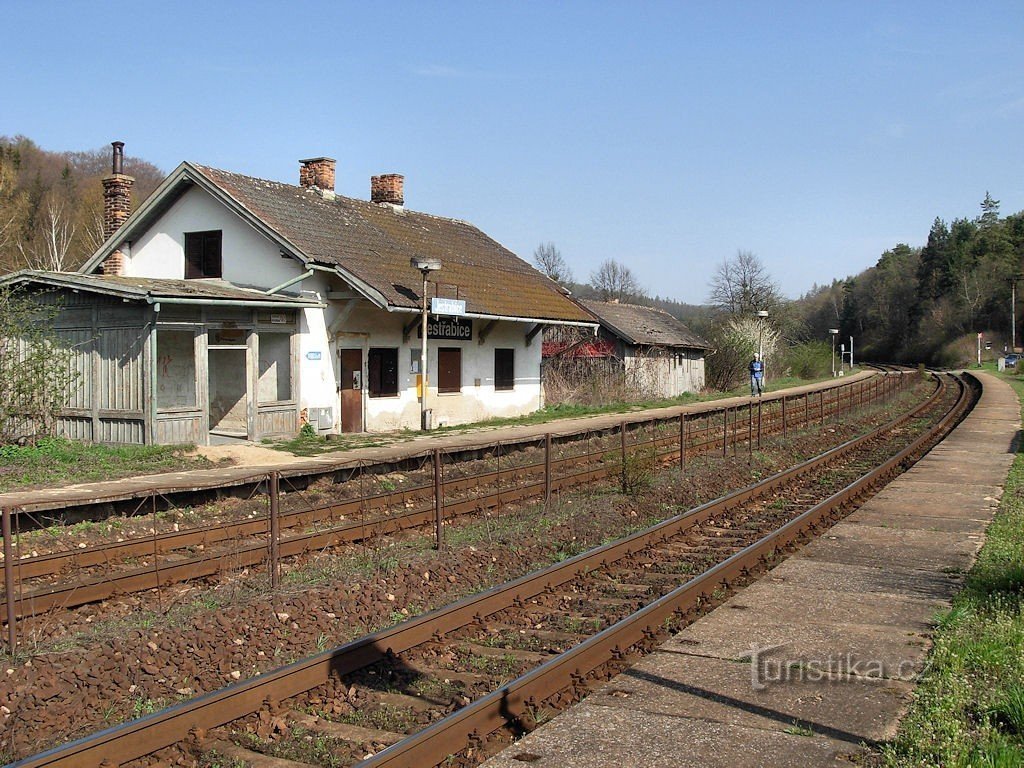 Forladt togstoppested Jestřabice