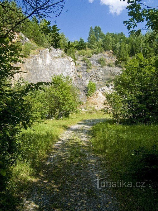 Opuštěný lom - letní