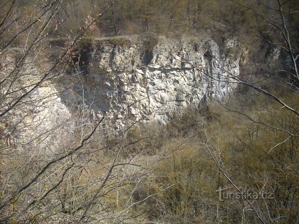 Övergivna stenbrott i den tjeckiska Karst