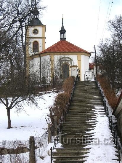 Oreb: Geh runter zur Kirche mit dem Friedhof