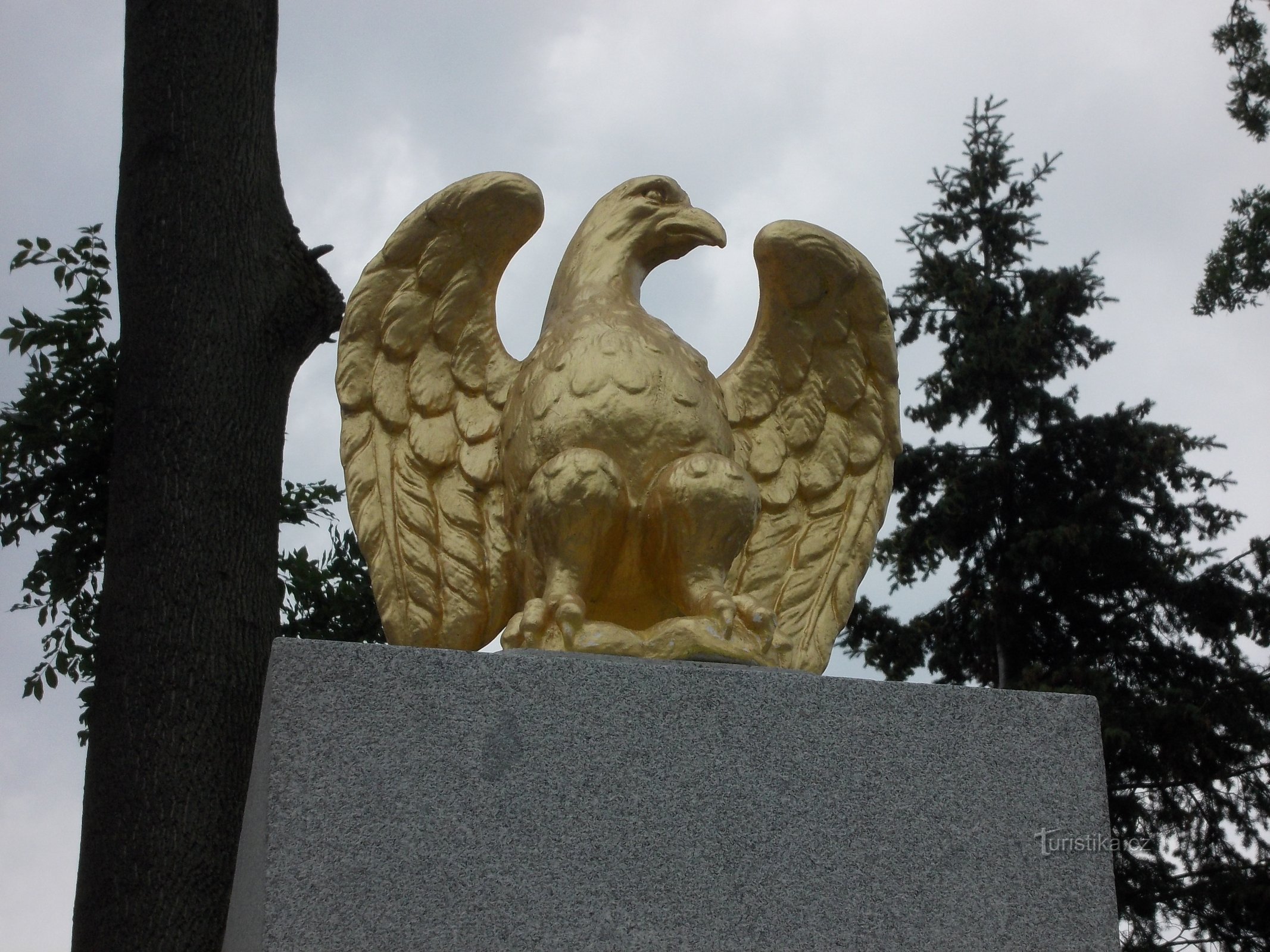 aquila in cima alla colonna