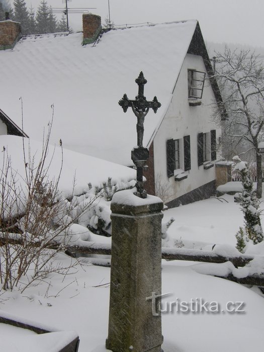 Naselje Jeléní obdano s snegom - to je romantika