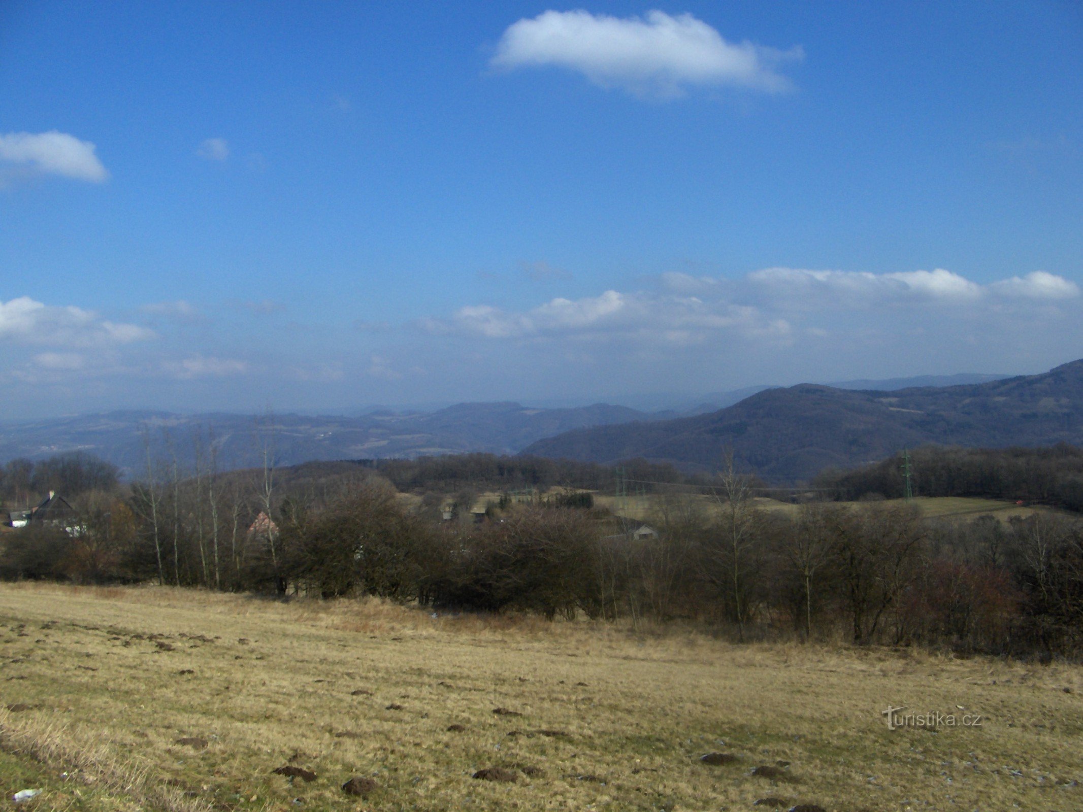 Așezarea Pohoří, Děčínský Sněžník în fundal