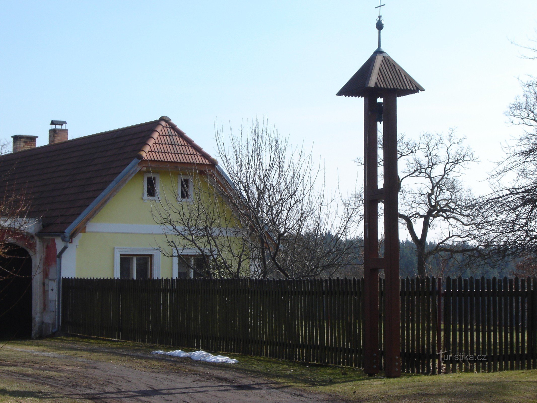 Větrov-nederzetting met klokkentoren