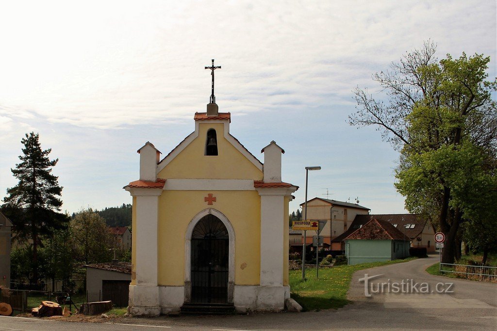 Osek, Fassade der Kapelle St. Wenzel