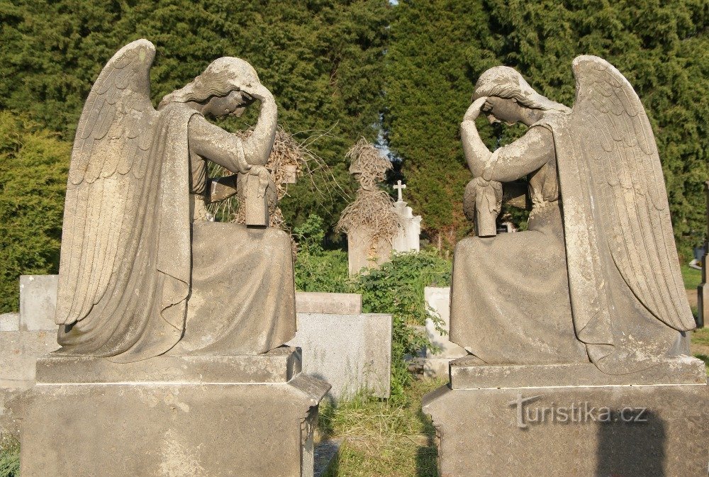 Osenice (Dětenice) – cimitero e cappella di S. Anna