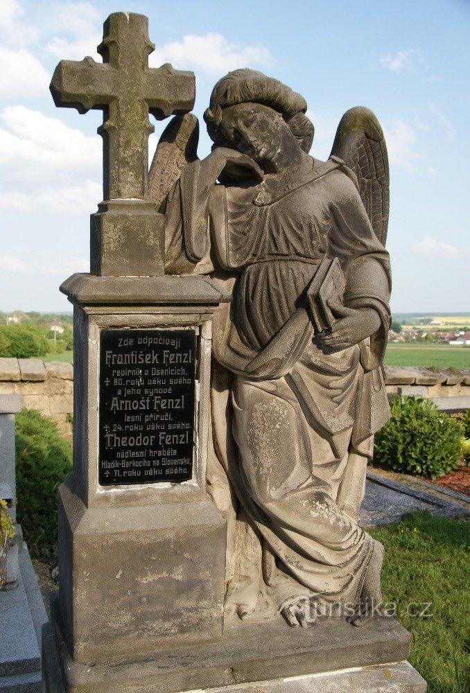 Osenice (Dětenice) – Szent István temető és kápolna. Anne