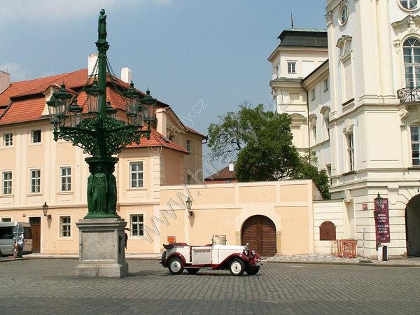 osmiramenná plynová lampa