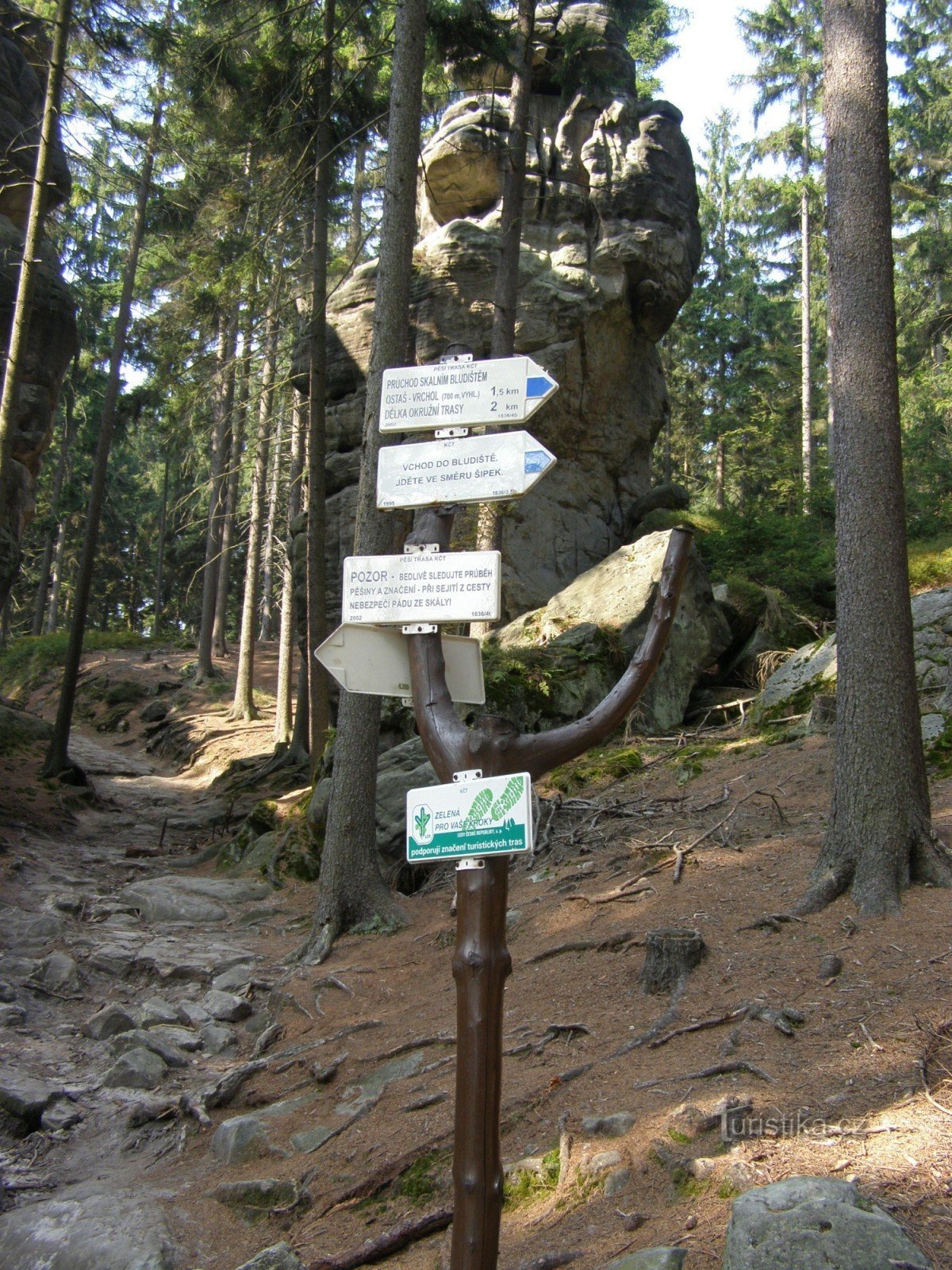 Ostaš - signpost at the rock maze